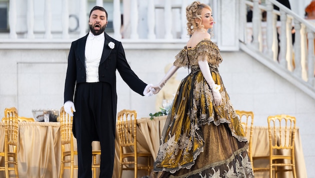 Tenor Liparit Avetisyan als Alfredo Germont und Sopranistin Cristina Pasaroiu als Violetta