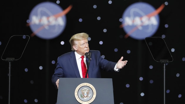 Drastische Kürzungen und große Pläne: Donald Trump will die USA-Flagge auf dem Mars sehen. Eine ...