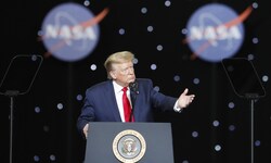 Drastische Kürzungen und große Pläne: Donald Trump will die USA-Flagge auf dem Mars sehen. Eine ...