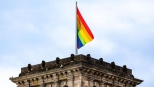 Deutschlands Bundeskanzler Friedrich Merz will zum Christopher Street Day Ende Juli keine ...