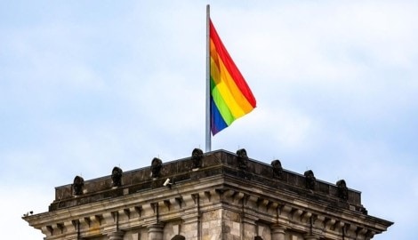 Deutsche Abgeordnete wurden aufgefordert, Regenbogenfahnen aus ihren Büros zu entfernen. Diese ...