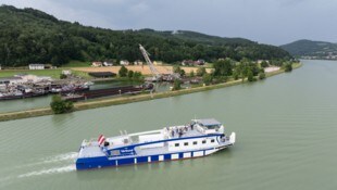Österreichs modernstes Arbeitsboot ist in der Donau im Einsatz: Es kann schieben, baggern und ...