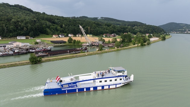 Österreichs modernstes Arbeitsboot ist in der Donau im Einsatz: Es kann schieben, baggern und ...