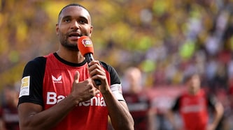 Jonathan Tah bei seinem Abschied von Bayer Leverkusen