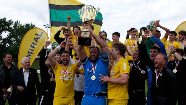 Am 29. Mai jubelte Vöcklamarkt über den Sieg im OÖ-Fußball-Landescup. An dem man nun aber als ...