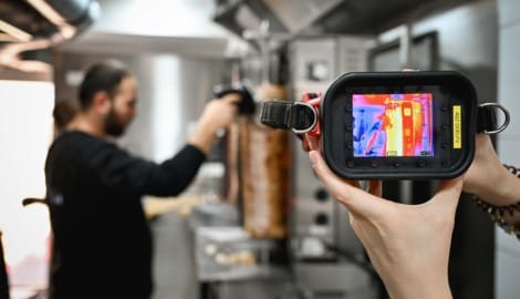 Harter Job bei heißen Temperaturen: Im Dönerium in Linz ist eine Klimaanlage tabu – das würde ...