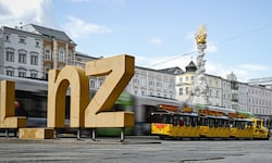 Der Hauptplatz soll in den nächsten Jahren für rund sechs Millionen Euro schrittweise ...
