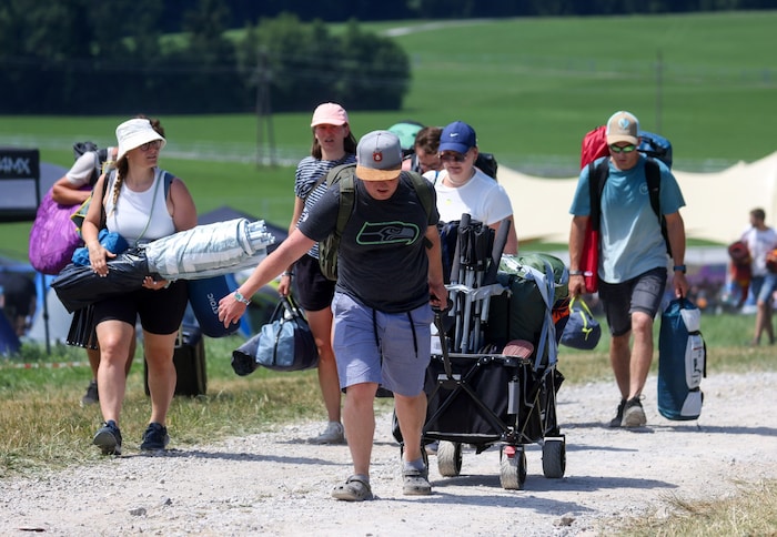Am Mittwoch bezogen zahlreiche Besucherinnen und Besucher den Campingplatz.