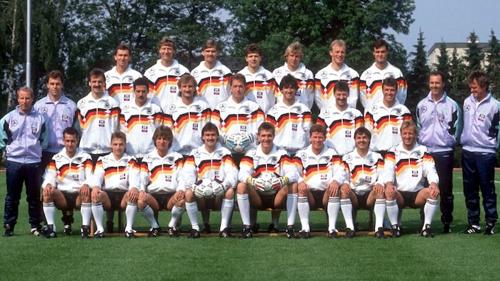 Frank Mill (vorne 3. von links) in Deutschlands 1990er-WM-Mannschaft
