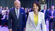 Stocker steht hinter der Landeshauptfrau, Edtstadler hinter dem Kanzler ...