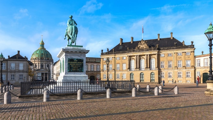 Das Schloss Amalienborg liegt ganz zentral und somit immer auf dem Weg.