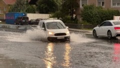 Der Starkregen sorgte teilweise für überflutete Straßen in Kufstein.