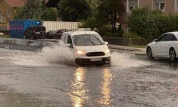 Der Starkregen sorgte teilweise für überflutete Straßen in Kufstein.