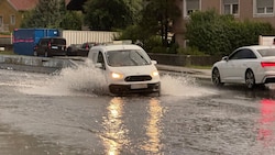 Der Starkregen sorgte teilweise für überflutete Straßen in Kufstein.