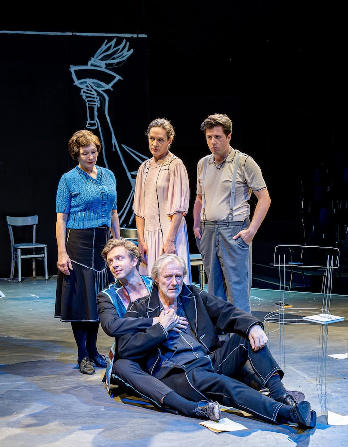 hinten: Deborah (Julia Stemberger), Mirjam (Katharina Lorenz), Jonas (Alex Kapl) vorne: ...