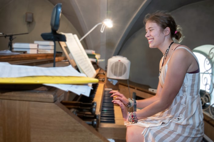Neben traditioneller Kirchenmusik durfte Emma auch schon mal Klassiker wie „Oh happy day“, oder ...