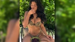 Kylie Jenner nascht süße Kirschen und kleckert sich dabei an. Ganz zur Freude der Fans!