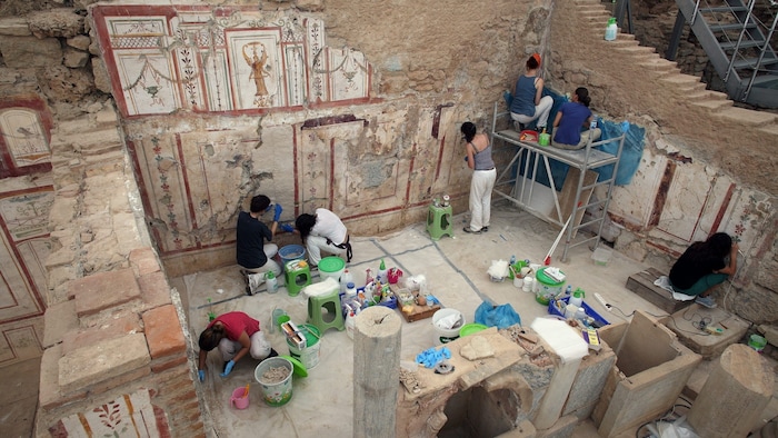 Restaurierung der prächtigen Hanghäuser