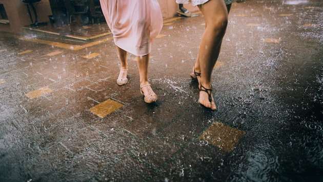 Heute Abend und in der Nacht ziehen noch Regenschauer und Gewitter über Österreich hinweg. ...