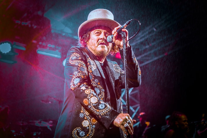 Egal, ob es regnet, oder die Sonne scheint: Zucchero präsentiert seine Show.