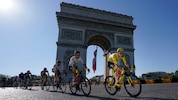 RadStar Tadej Pogacar will am 27. Juli im Gelben Trikot in Paris ankommen.