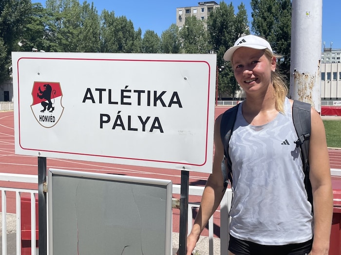 Sarah trainiert auf der Anlage von Honved Budapest.