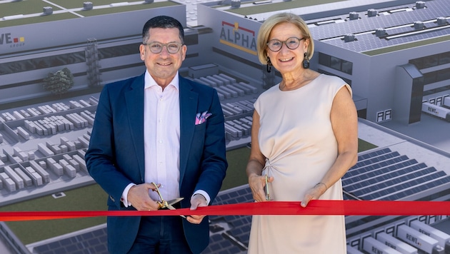 So wird das Mega-Lager, für das Rewe-Boss Marcel Haraszti nun das Band zerschnitt, aussehen.