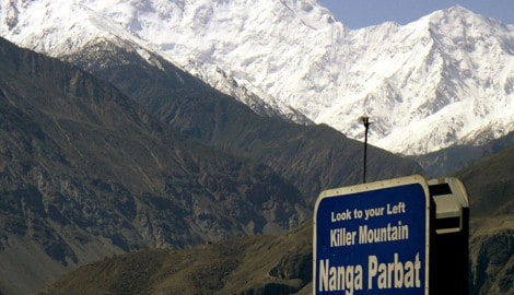 Einem deutschen Alpinisten ist es gelungen, mit einem Gleitschirm den Berg Nanga Parbat ...