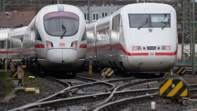 Bis 18. August ist das Deutsche Eck wegen Bauarbeiten gesperrt, Züge werden deshalb großflächig ...