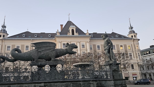 Die Finanzlage der Landeshauptstadt wird zum hitzigen Thema der Parteien.