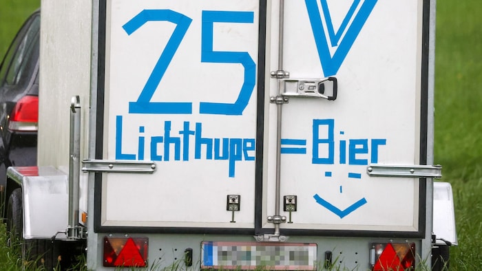 Wer die Lichthupe einsetzt, hat Lust auf ein gemeinsames Bierchen.