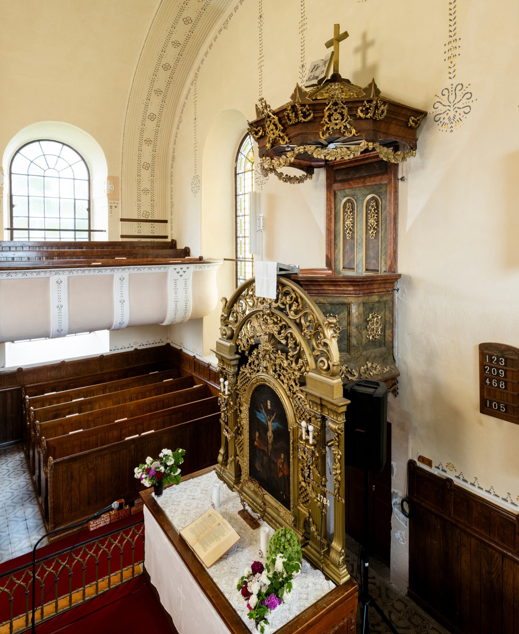 Kanzelaltar im slowenischen Puconci.