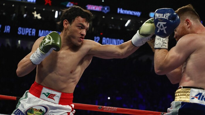 Julio Cesar Chavez Jr. (links)