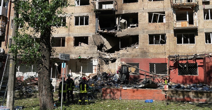 Auch in der Region Kiew wurde ein Wohngebäude getroffen.