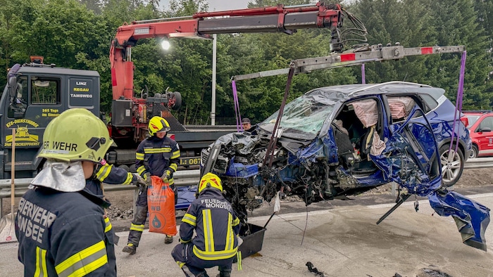 Die Autos wurden schwer demoliert