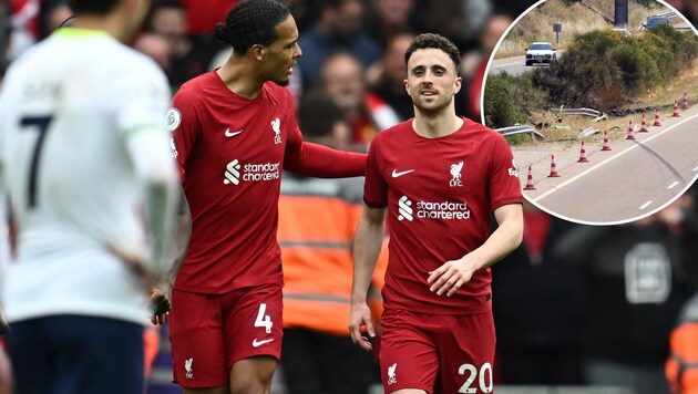 Liverpools Virgil van Dijk (li.) trauert um Diogo Jota.