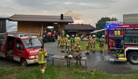 Dutzende Feuerwehrleute rückten an.