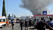 In Rom beschädigte ein Lkw am Freitag eine Leitung einer Tankstelle. Dabei wurden 45 Menschen ...