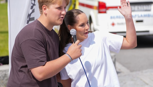 Bei einem gemeinsamen Auftritt mit seiner Schwester, Prinzessin Ingrid Alexandra, im Sommercamp ...