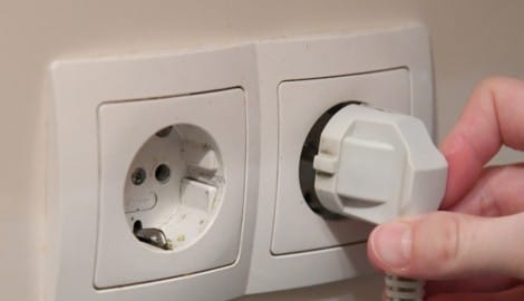 Ein lang gedienter Kärntner Beamter zog zu Hause des Öfteren den Stecker und ließ seinen ...