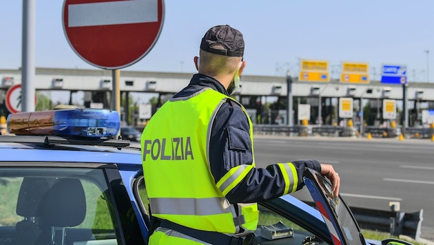 In Italien drohen teils strenge Strafen. Aber auch in anderen Urlaubsländern zeigt die Polizei ...
