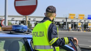 In Italien drohen teils strenge Strafen. Aber auch in anderen Urlaubsländern zeigt die Polizei ...
