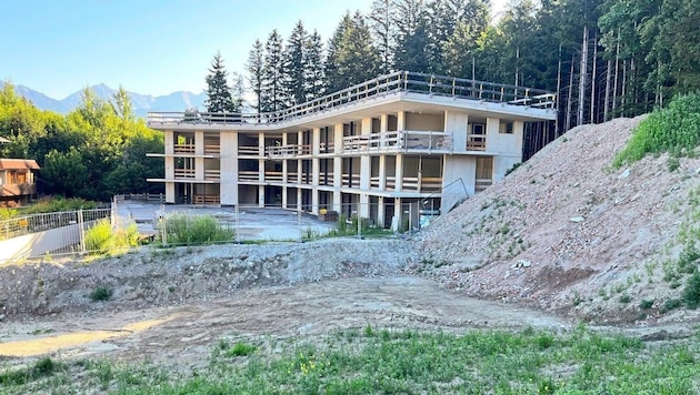 In den verwaisten Rohbau in Igls investierten damals gleich 616 Anleger 800.000 Euro.