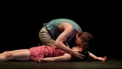 Immer wieder schaurig-schön: Romeo glaubt, dass Julia tot ist  – Tura Gómez Coll als Julia und ...