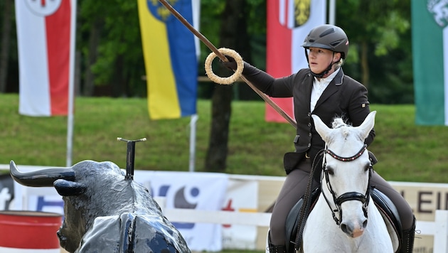 Martina Weteschnik triumphiert mit ihrem Champion „Bogahlo“ in Stadl Paura.