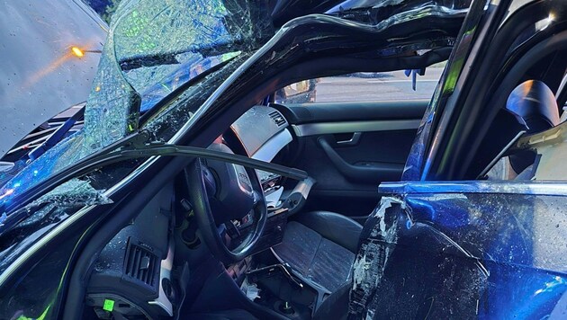 Der Mann musste von den Einsatzkräften aus dem Wrack befreit werden.