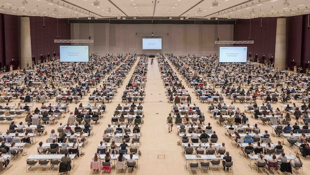 Die endlosen Reihen in der Grazer Stadthalle waren gut gefüllt.