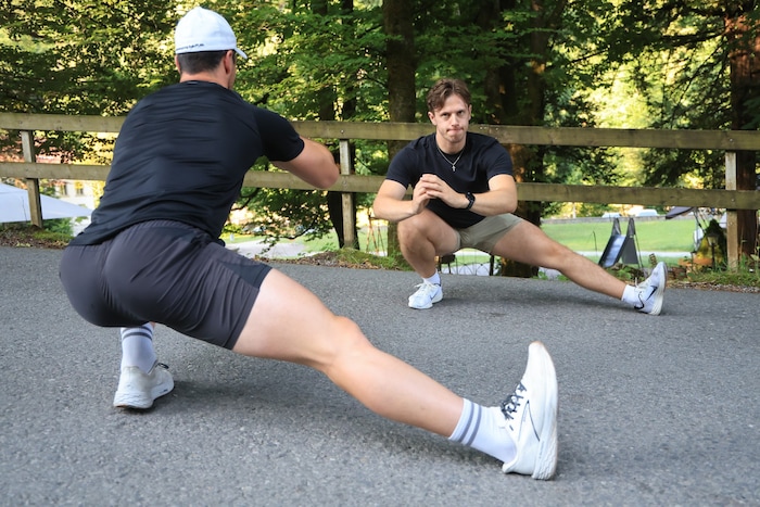 Ex-Skicrosser Mathias Graf, der neben Rossi noch einige andere Athleten betreut, macht das ...