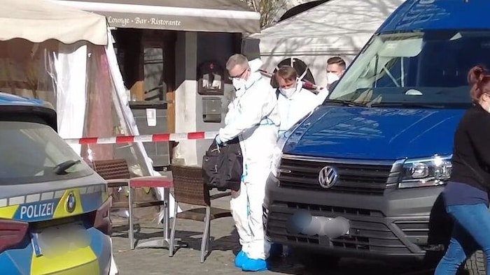 Insgesamt wurden sieben Champagnerflaschen mit flüssigem Ecstasy beschlagnahmt.