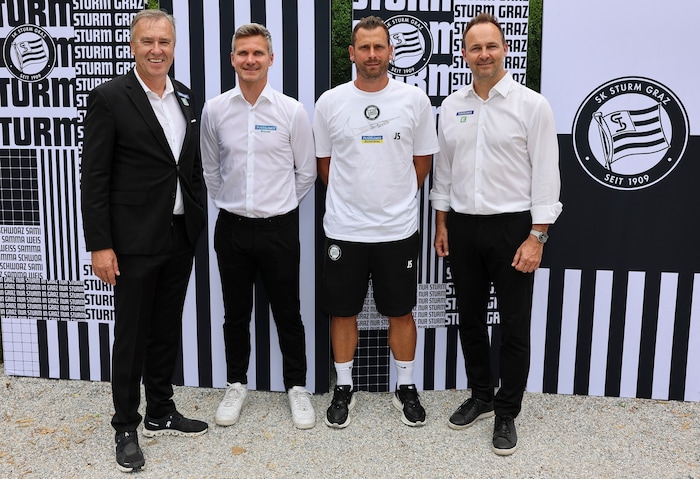 Präsident Jauk mit Sportdirektor Parensen, Trainer Säumel und Geschäftsführer Tebbich (v.l.n.r.)